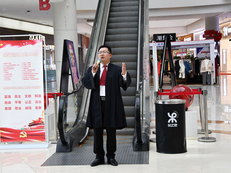 江蘇瀛揚(yáng)所朱揚(yáng)律師積極參加國家憲法日宣傳快閃活動